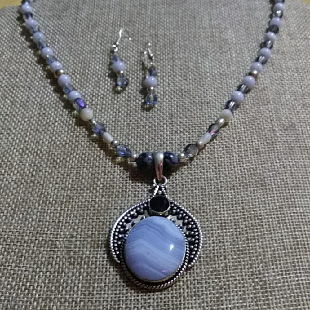 SET) PURE-AAA*FULL STRAND OF CRAZY LACE AGATE. MOTHER OF PEARL, BEADING, IOLITE.